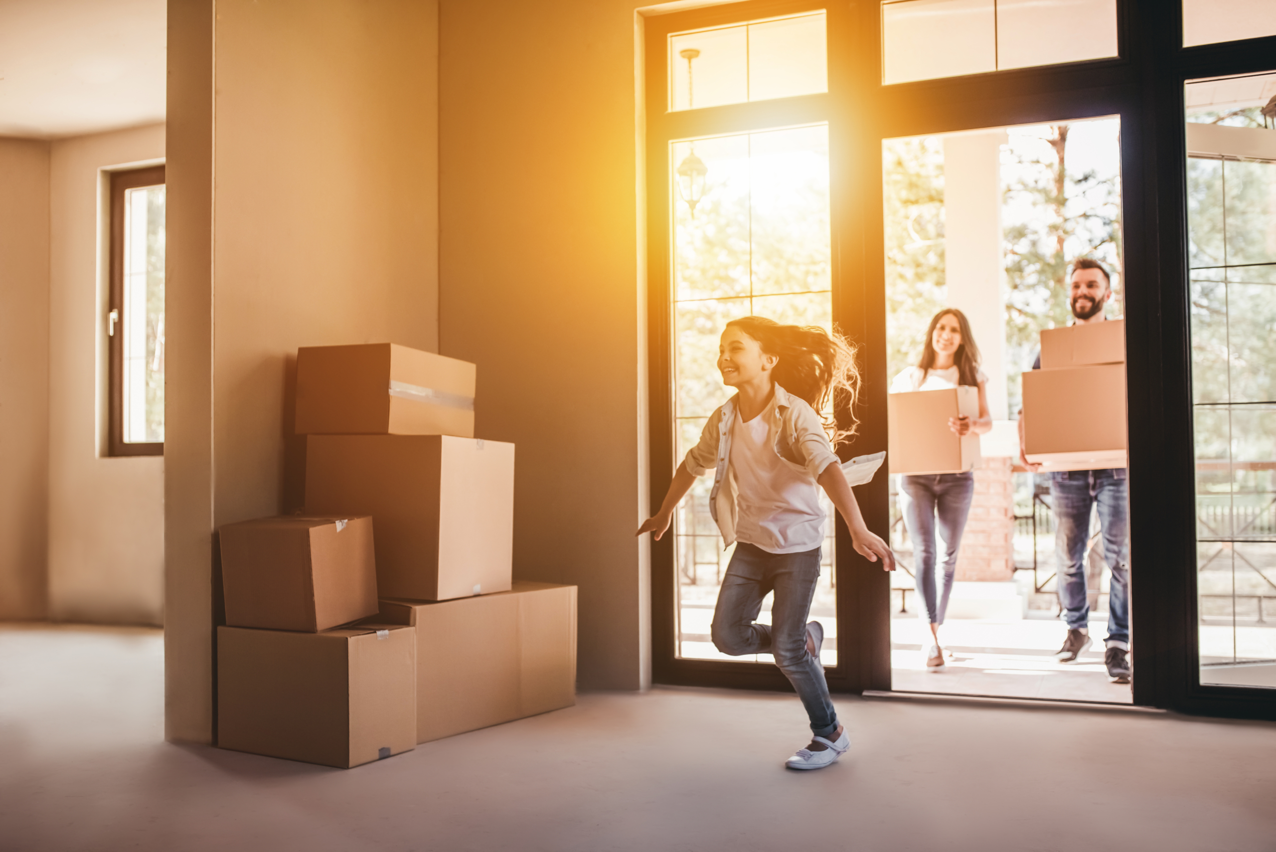 Immobilieneinzug Glückliche Familie